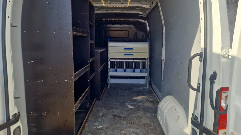 Renault Master IV T33 2,3 dCi 135 L2H2 Kassevogn