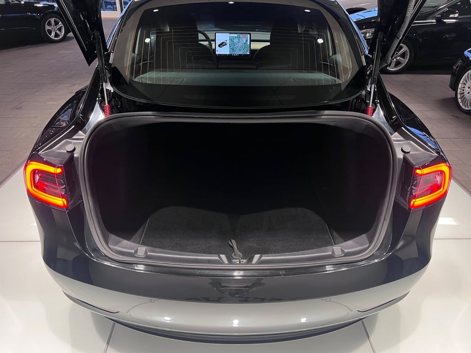 Tesla Model 3 Standard Range+ RWD 4d