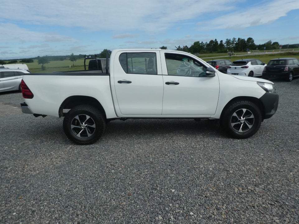 Toyota HiLux 2,4 D-4D 150 T2 Db.Kab 4x4 4d