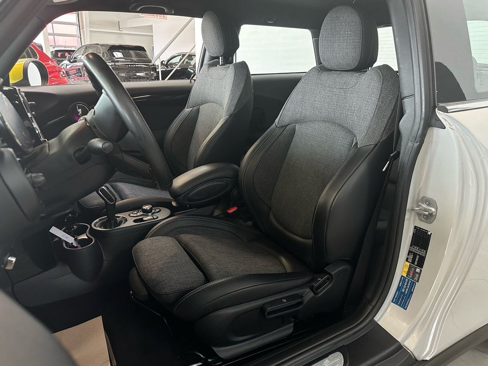 MINI Cooper SE Essential 3d
