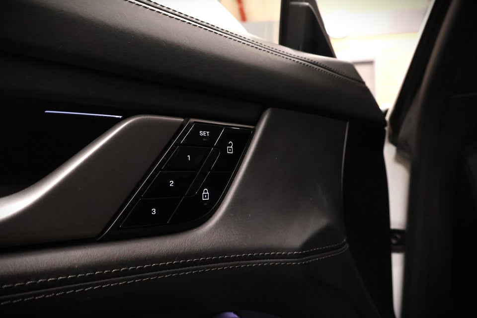 Porsche Taycan Turbo Performance+  4d