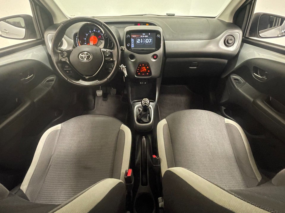 Toyota Aygo 1,0 VVT-i x-press 5d