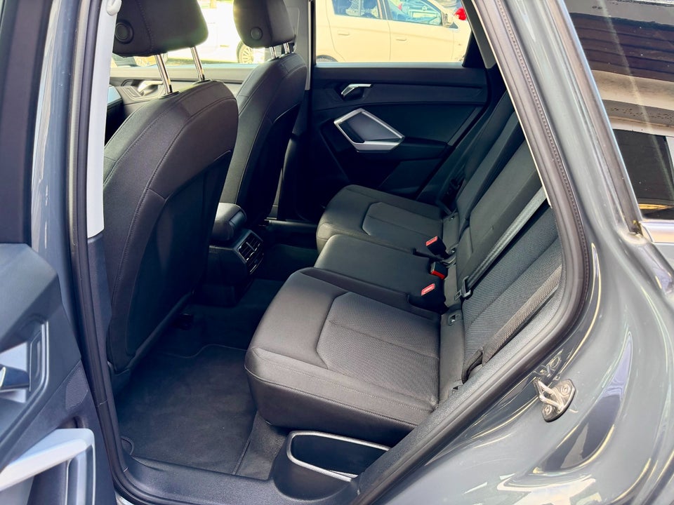 Audi Q3 45 TFSi e Attitude plus S-tr. 5d