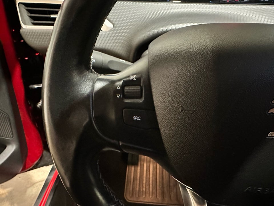 Peugeot 2008 1,2 PureTech 130 Allure+ 5d