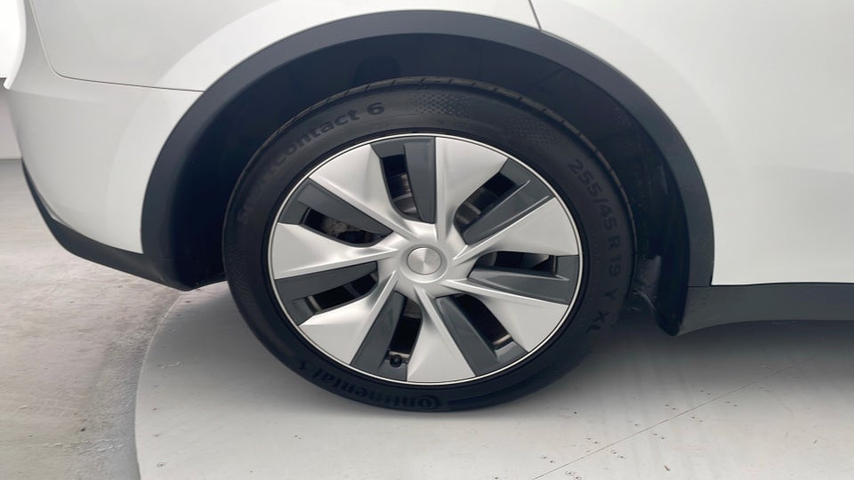 Tesla Model Y Long Range AWD 5d