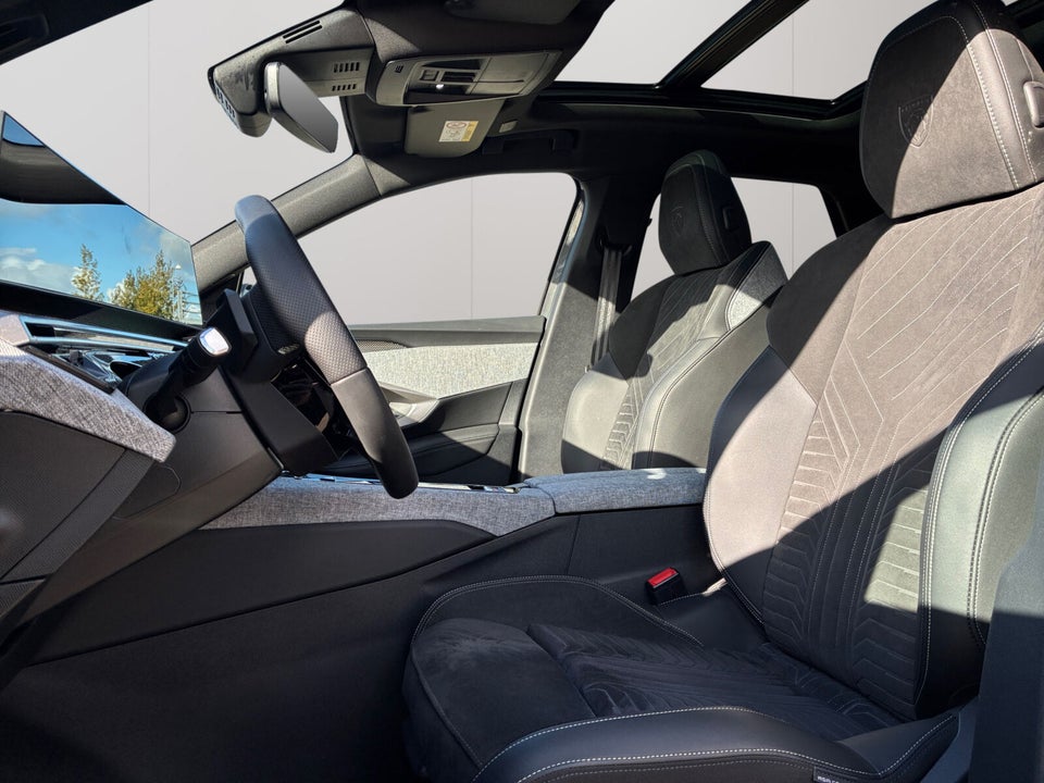 Peugeot e-3008 77 GT Pack 5d