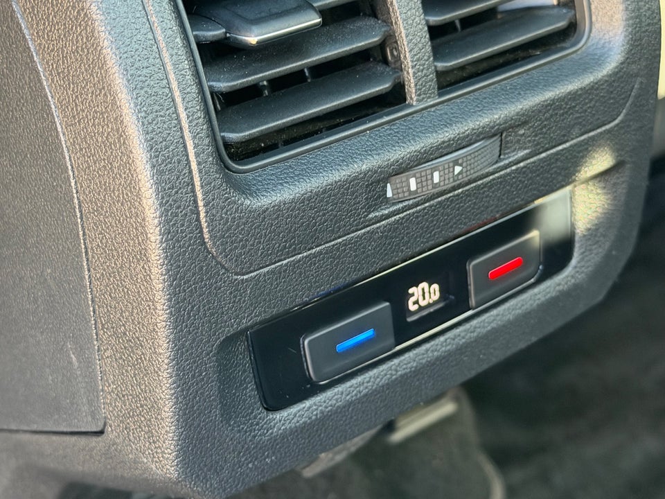 VW Touran 2,0 TDi 150 R-line DSG 7prs 5d