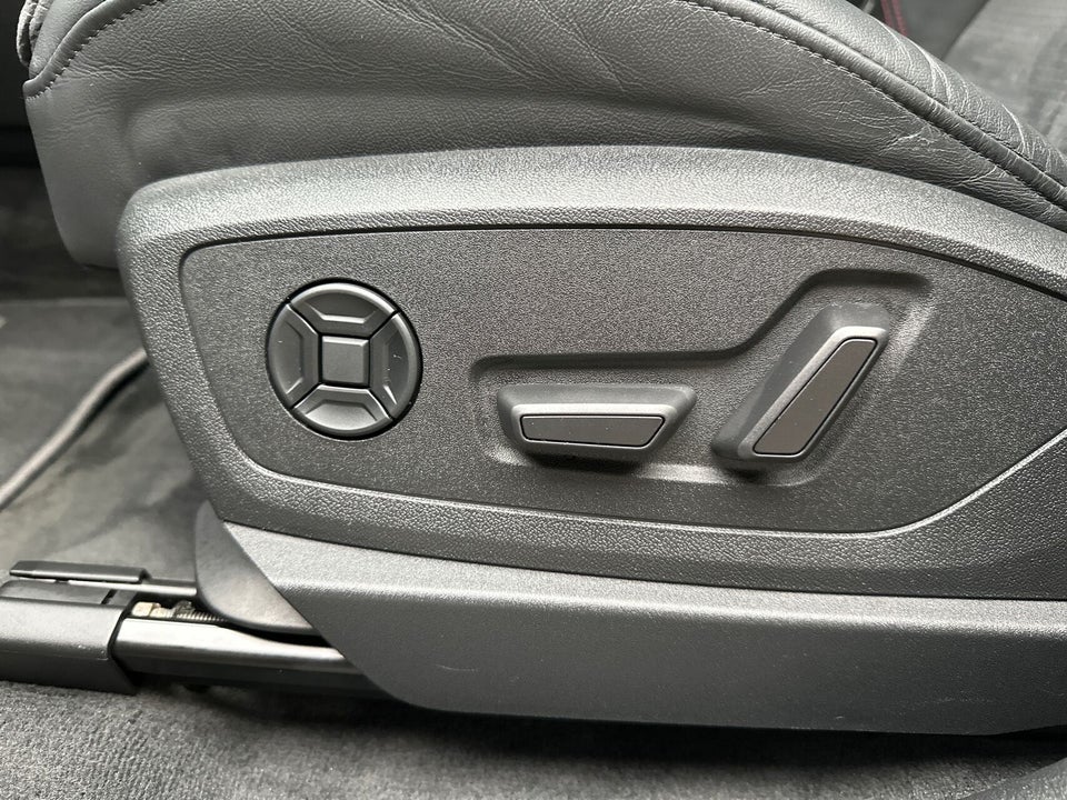 Audi Q8 e-tron 55 S-line quattro 5d