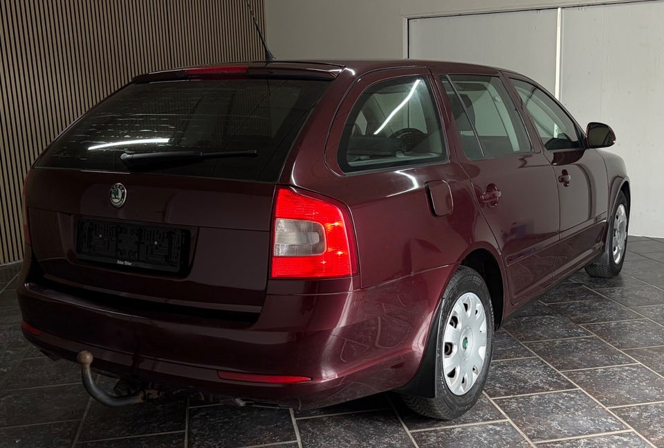 Skoda Octavia 1,6 TDi 105 Ambiente Combi 5d