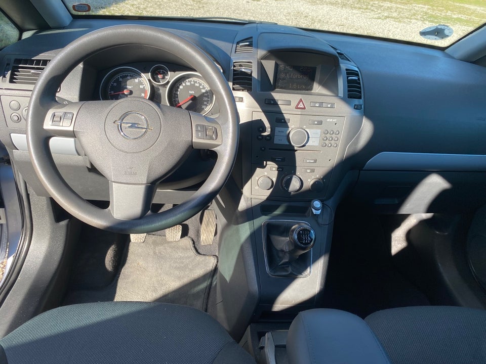 Opel Zafira 2,2 16V Enjoy 5d