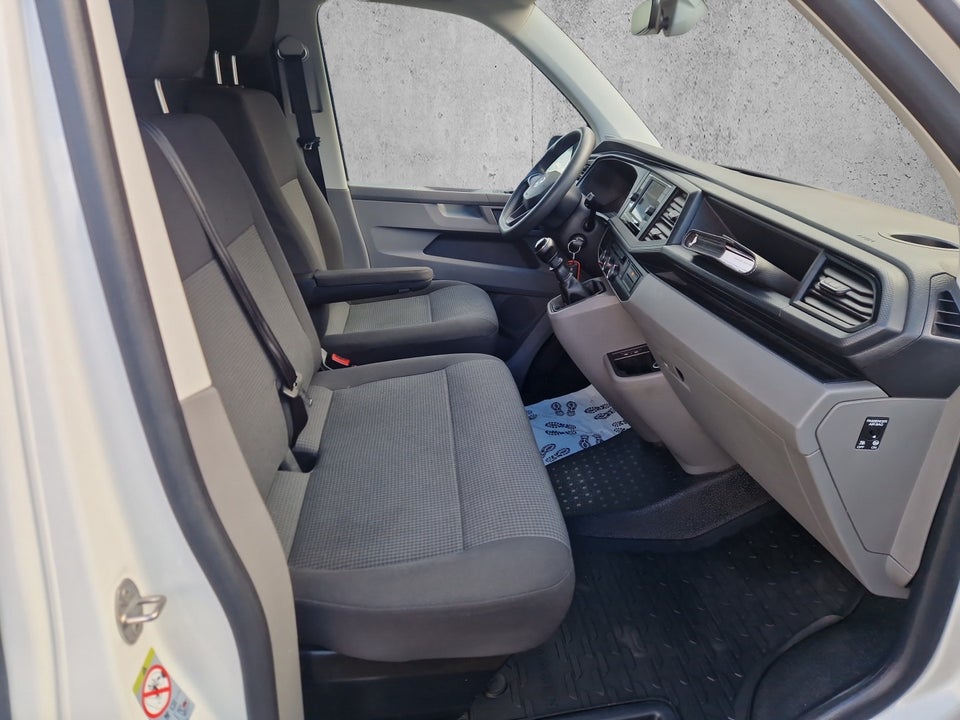 VW Transporter 2,0 TDi 110 Kassevogn kort