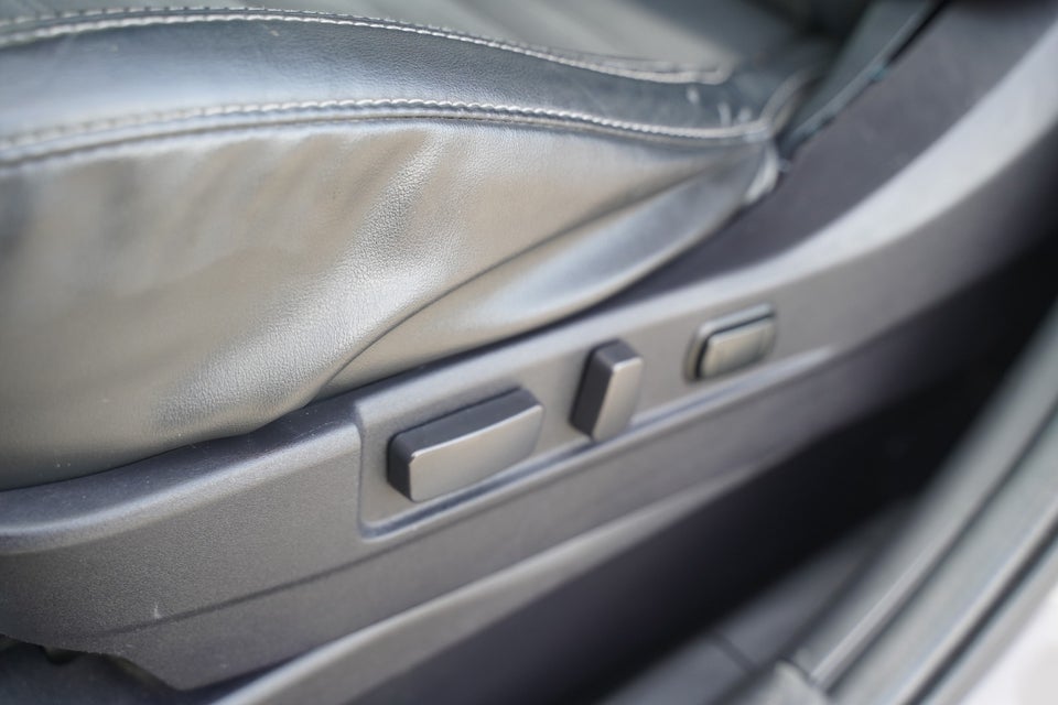 Mitsubishi Outlander 2,4 PHEV Invite CVT 4WD 5d