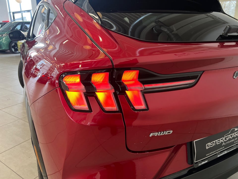 Ford Mustang Mach-E 73 Premium Standard Range AWD 5d