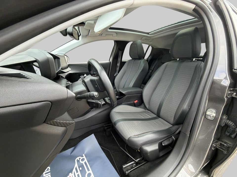 Peugeot 208 1,2 PureTech 100 Allure Sky 5d
