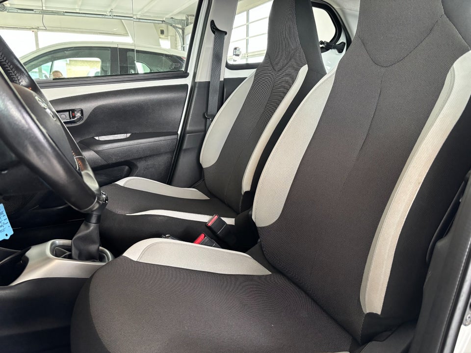 Toyota Aygo 1,0 VVT-i x-play 5d