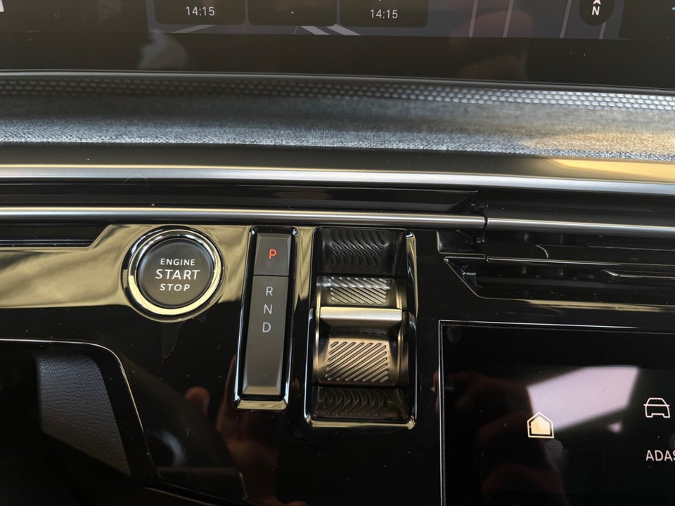 Peugeot e-3008 77 GT Pack 5d
