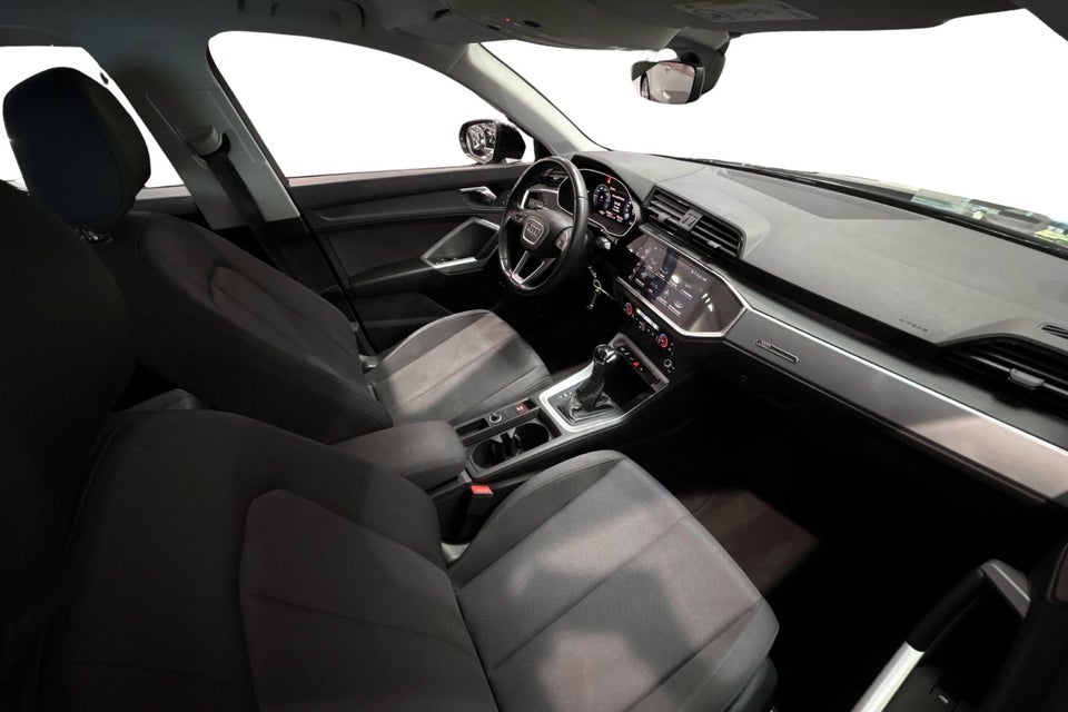 Audi Q3 45 TFSi e Attitude plus S-tr. 5d