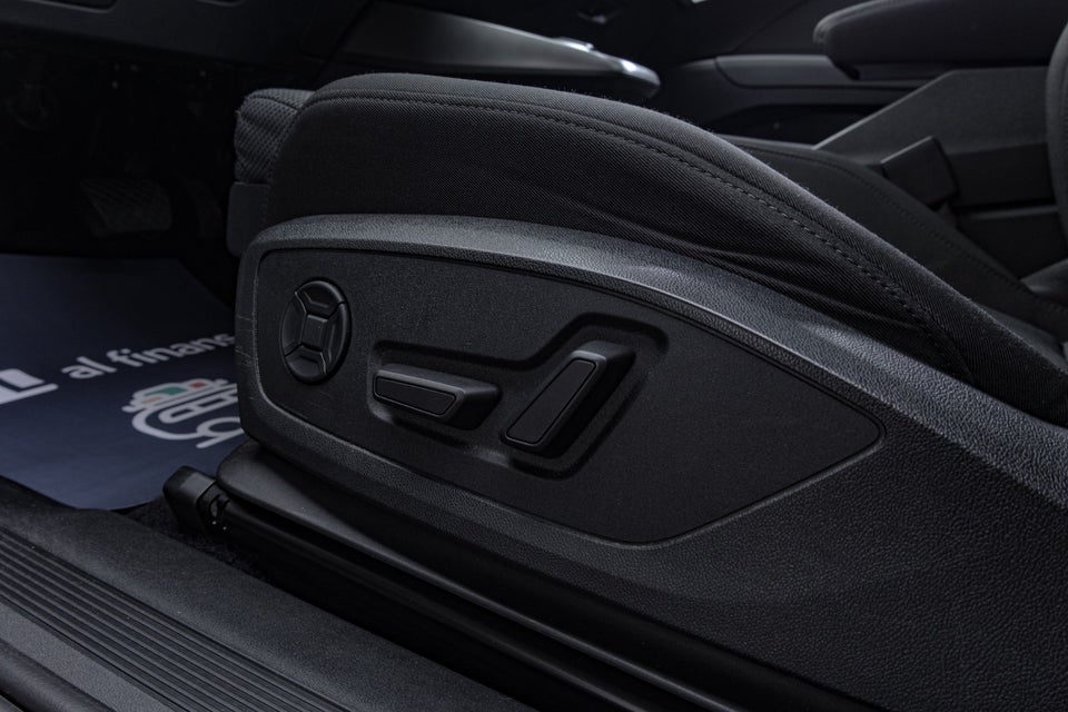 Audi Q4 e-tron 50 quattro 5d