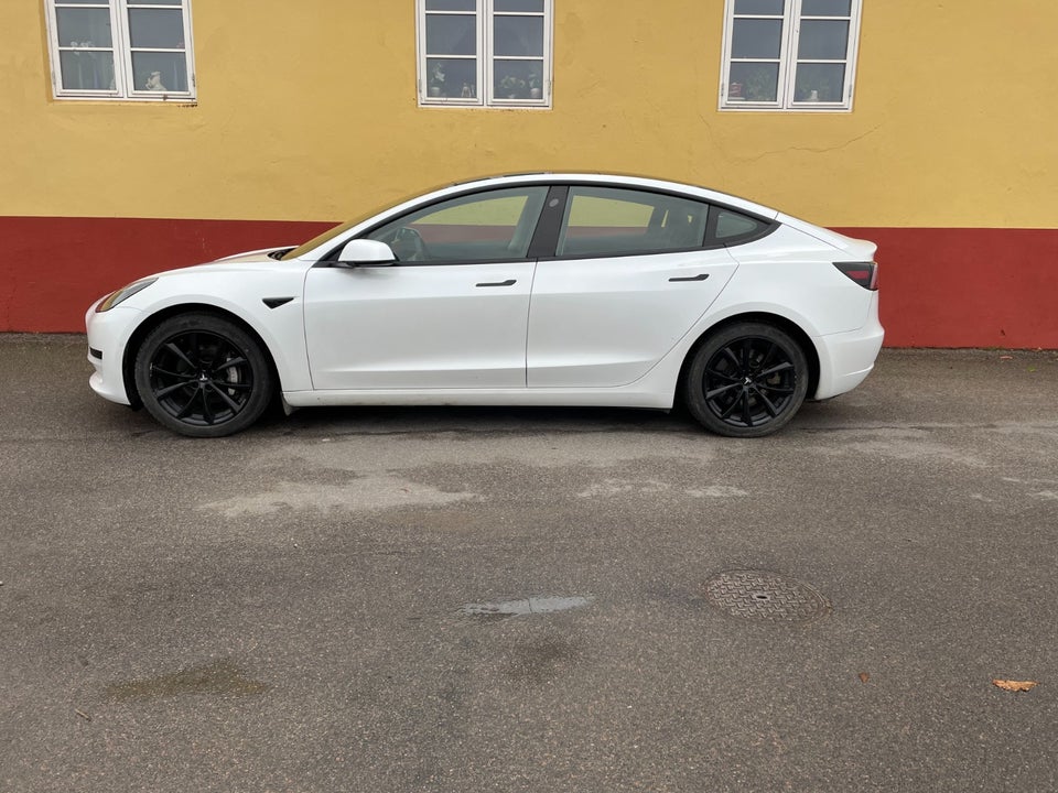 Tesla Model 3 Standard Range+ RWD 4d