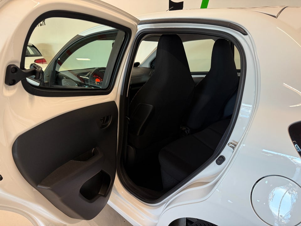 Citroën C1 1,0 VTi Shine 5d