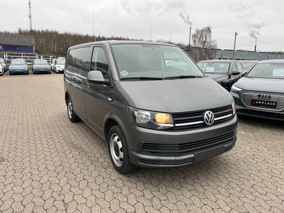 VW Transporter 2,0 TDi 102 Kassevogn kort