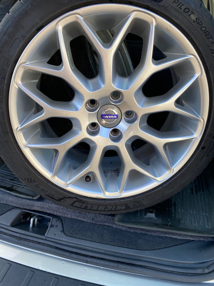 Volvo V70 2,5 T Momentum aut. 5d