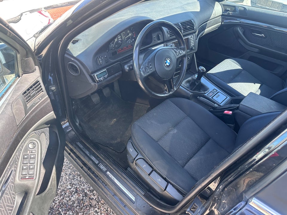 BMW 520i 2,2  4d