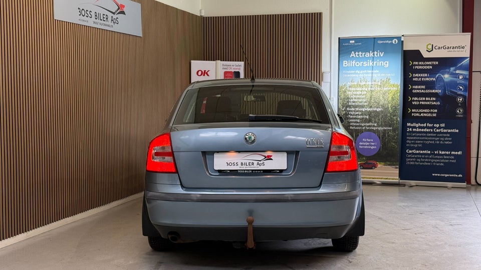 Skoda Octavia 1,6 FSi Ambiente 5d