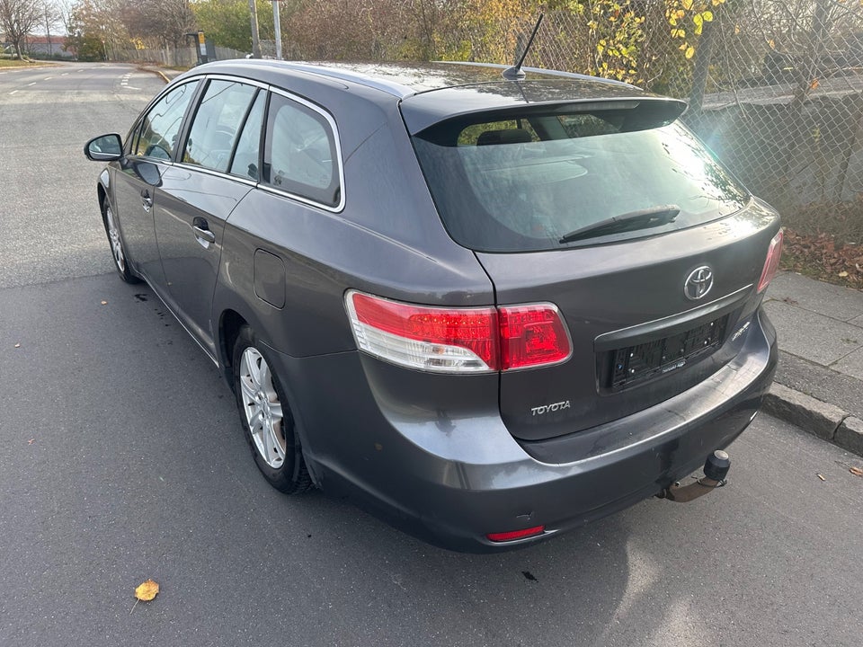 Toyota Avensis 2,0 D-4D T3 stc. 5d