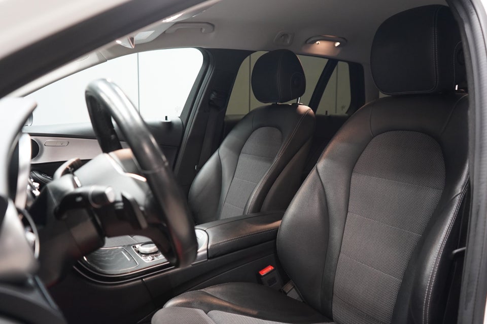 Mercedes C220 d 2,0 AMG Line stc. aut. 5d