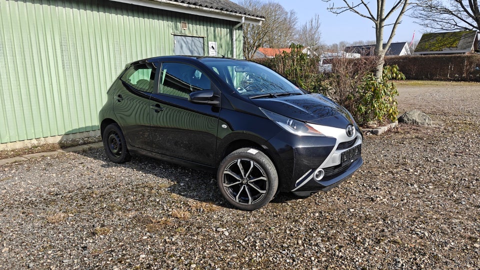 Toyota Aygo 1,0 VVT-i x-play 5d