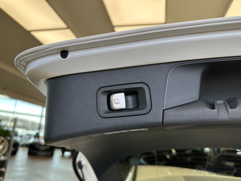 Mercedes C300 de 2,0 AMG Line stc. aut. 5d