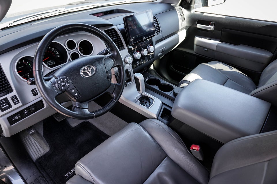 Toyota Tundra 5,7 V8 i-Force CrewMax TRD 4d