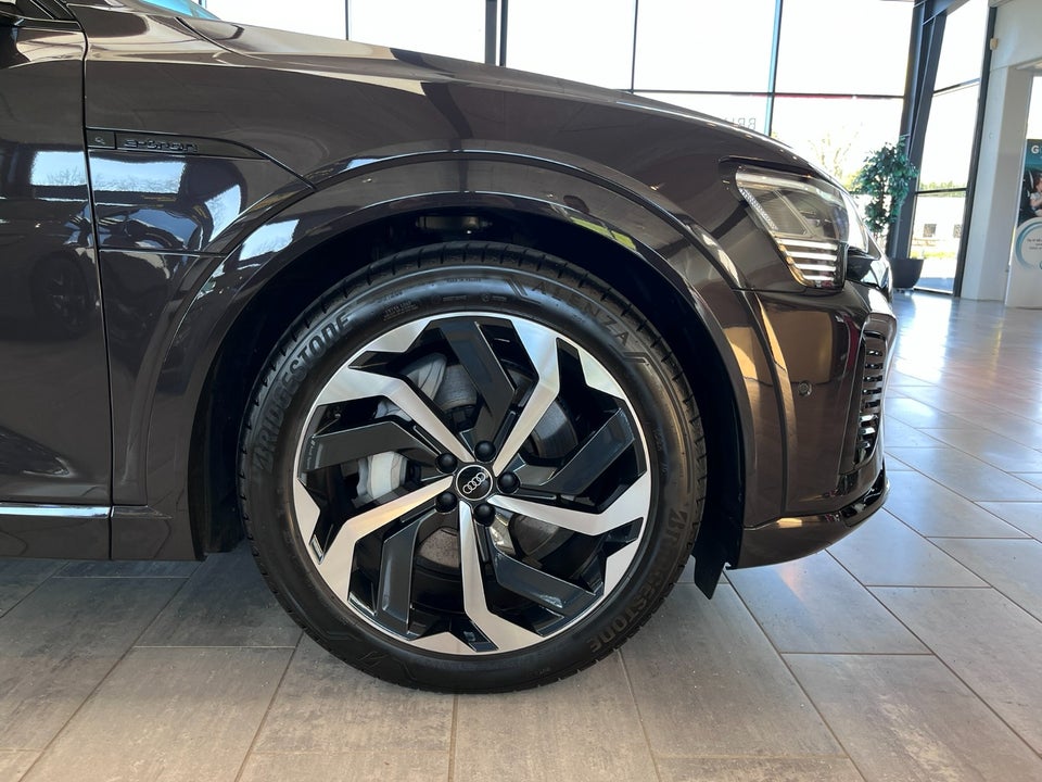 Audi Q8 e-tron 55 S-line quattro 5d