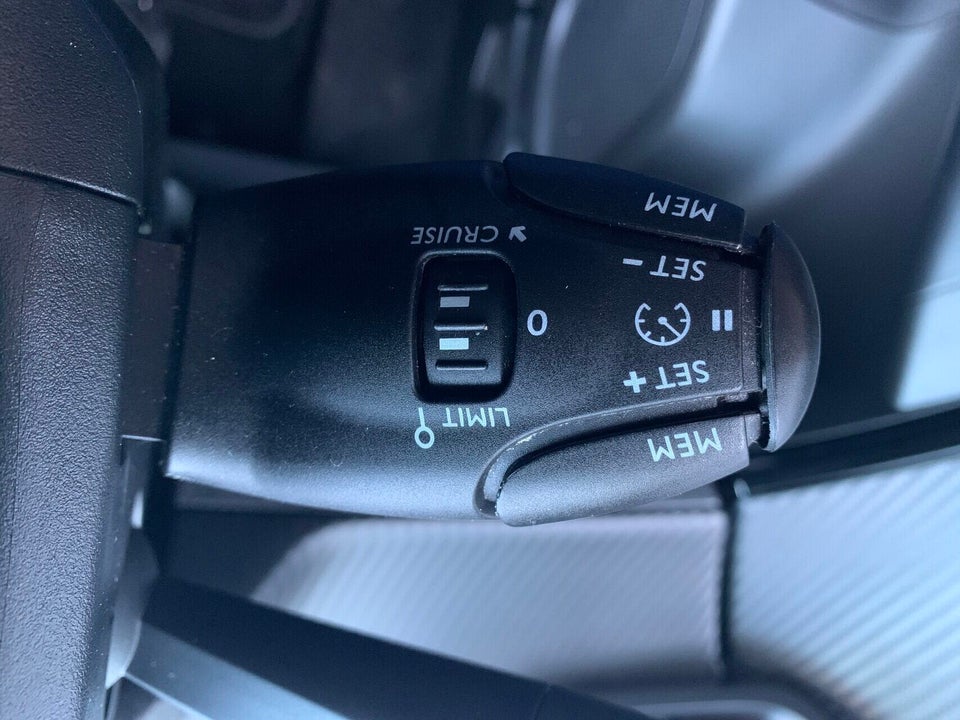 Peugeot e-2008 50 Allure 5d