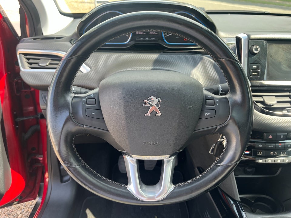 Peugeot 2008 1,6 BlueHDi 100 Allure Sky 5d