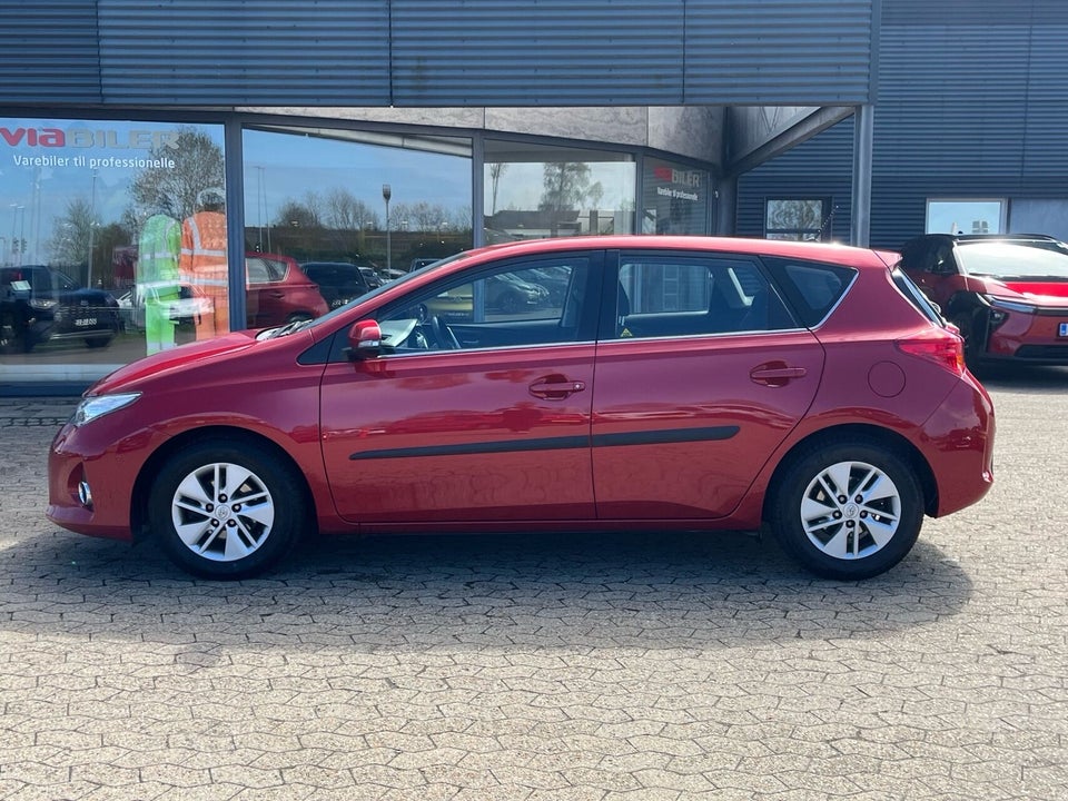 Toyota Auris 1,8 Hybrid H2+ CVT 5d