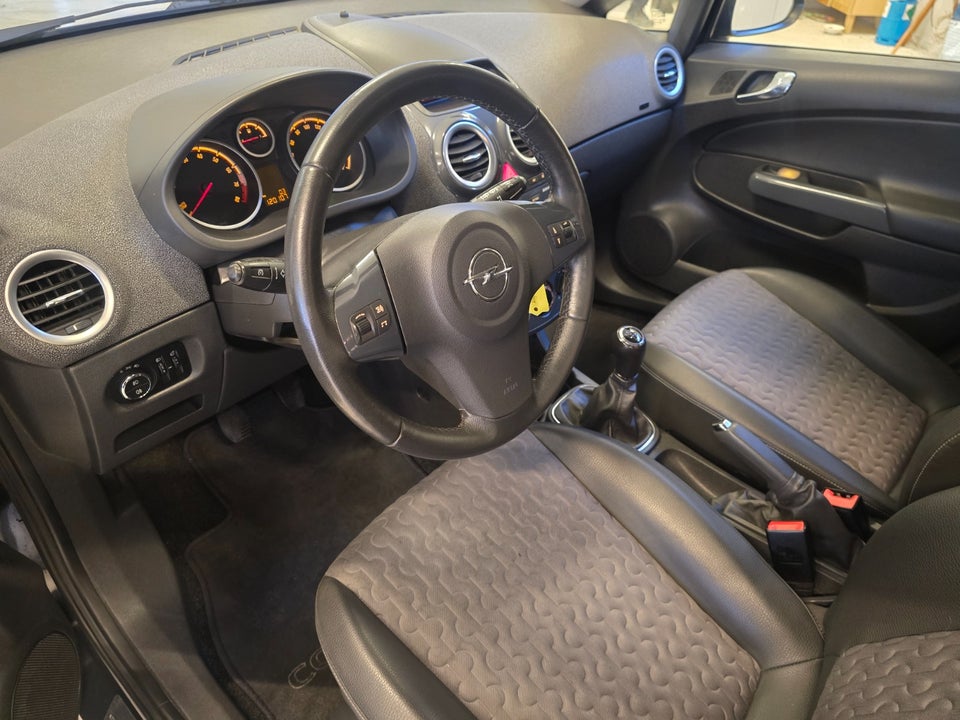 Opel Corsa 1,4 16V Cosmo 5d