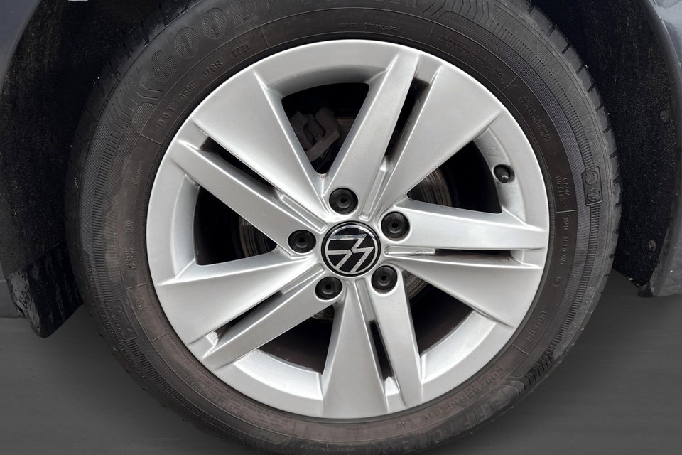 VW Golf VIII 1,5 TSi 130 Life Variant 5d