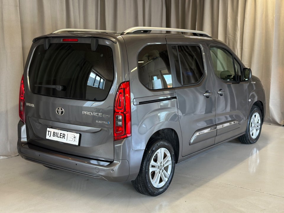 Toyota ProAce City Verso 50 Medium Family 5d