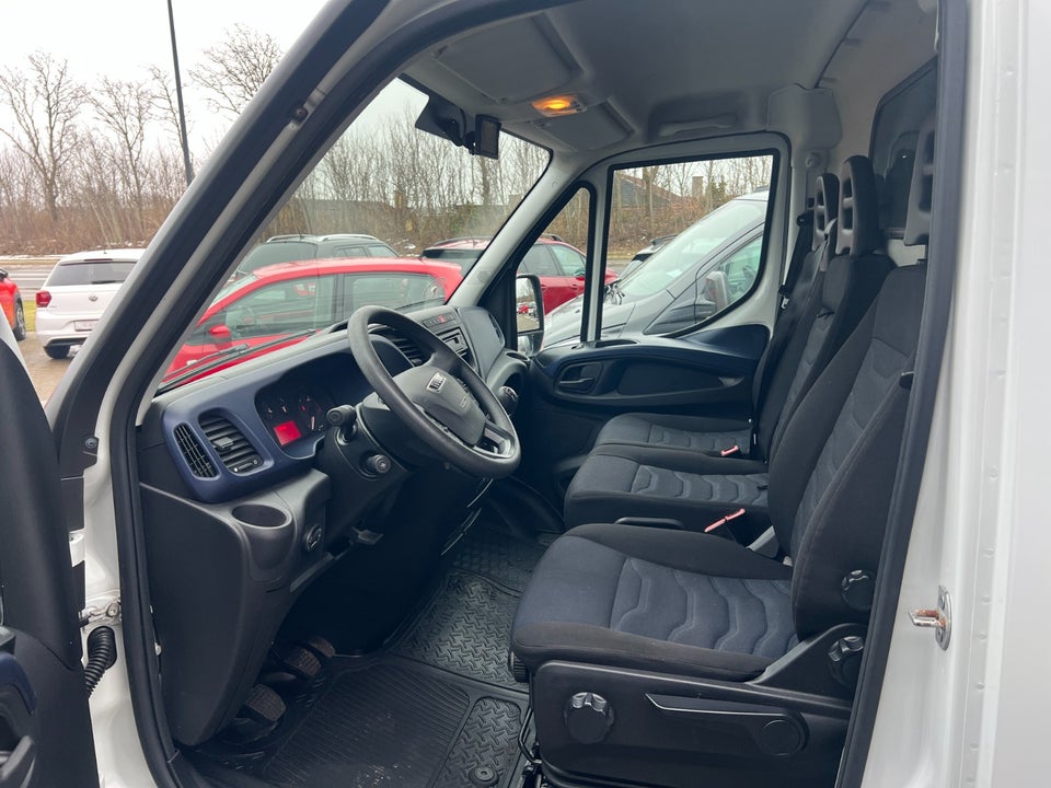Iveco Daily 2,3 35S12 7,3m³ Van