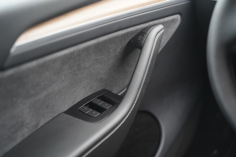 Tesla Model Y RWD 5d