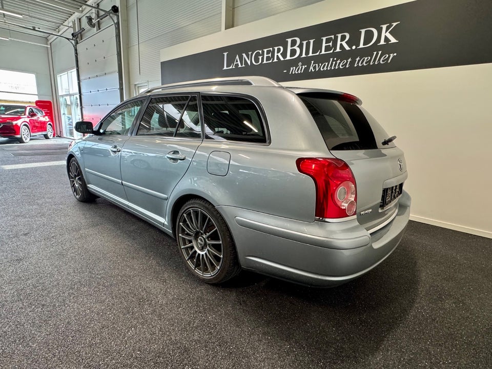 Toyota Avensis 2,2 D-CAT 177 Executive stc. 5d