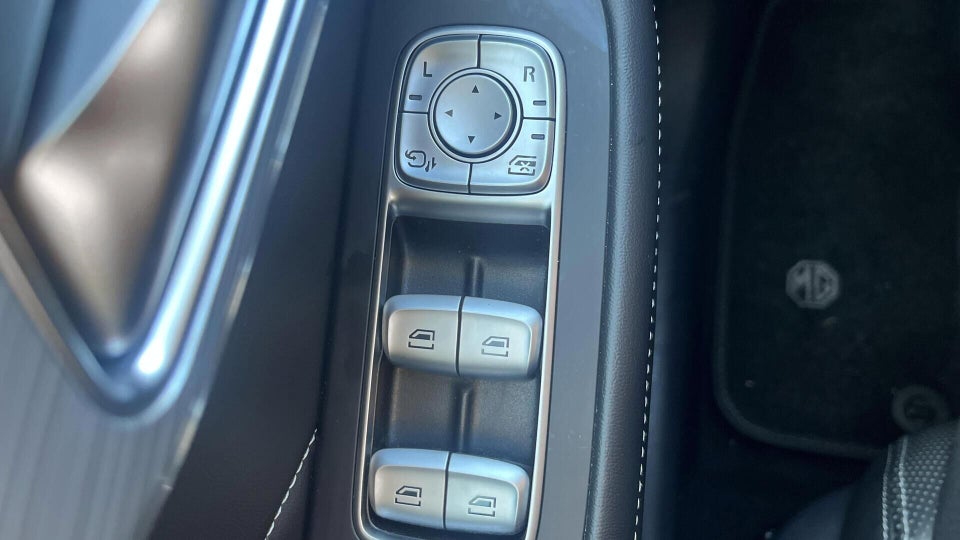 MG Marvel R Luxury 5d