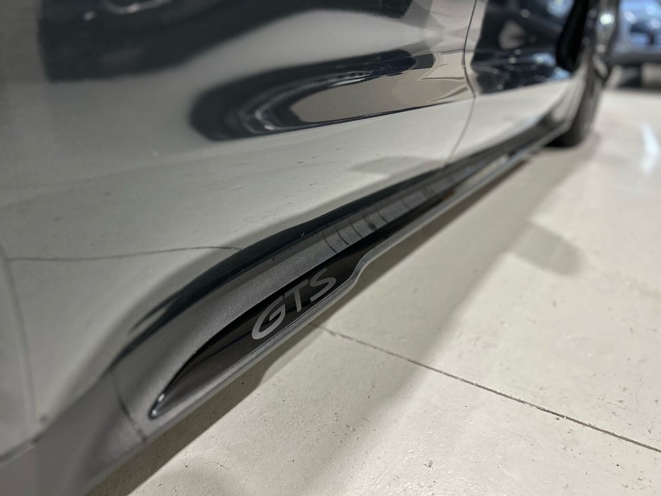 Porsche Taycan GTS Performance+  4d