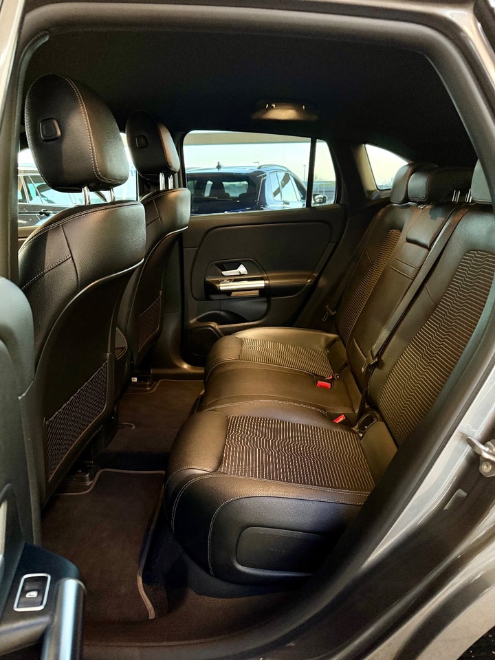 Mercedes EQA300 4Matic 5d