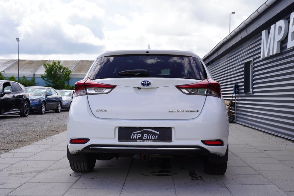 Toyota Auris 1,8 Hybrid H2 Style Skyview CVT 5d