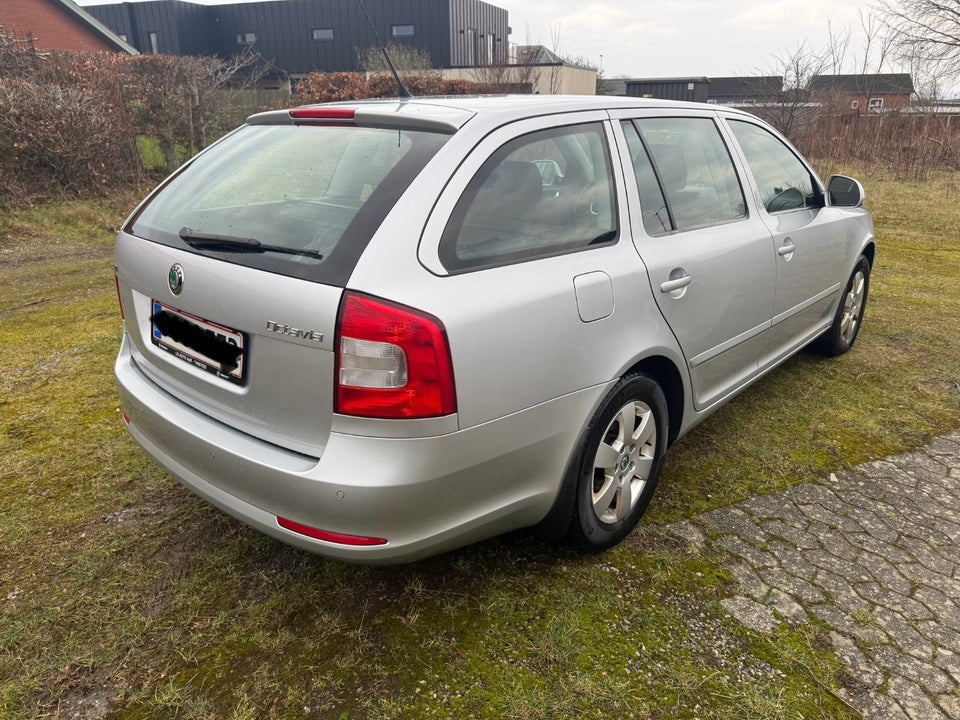 Skoda Octavia 2,0 TDi Ambiente Combi 5d