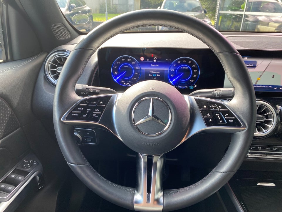 Mercedes EQB300 Progressive Advance Plus 4Matic 5d