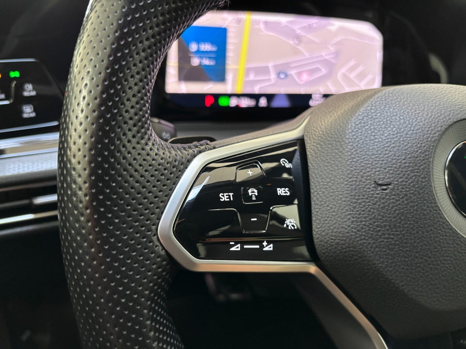 VW Golf VIII 1,4 GTE DSG 5d